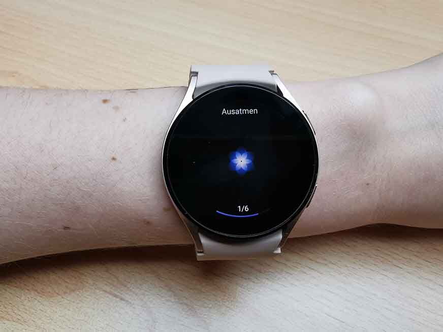 Вы можете увидеть дыхательные упражнения на часах самсунг галакси вотч 4.